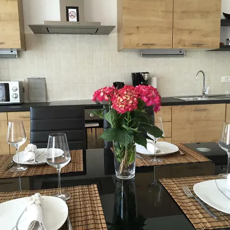Apartament Spacious Sea View With Garden In
